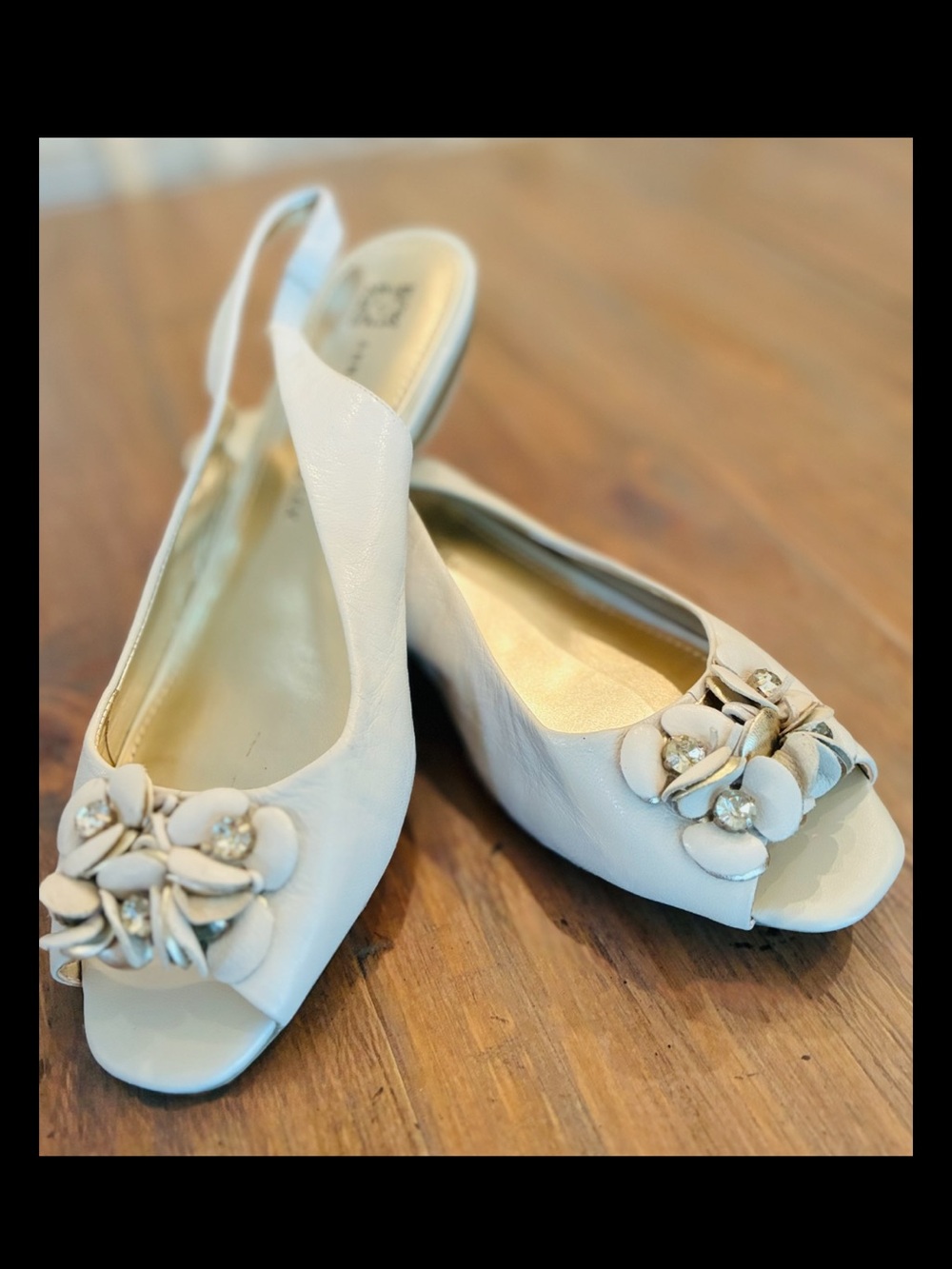 Anne Klein Women's Cream Slingback Peep-Toe Flats with Floral Accent size 9.5